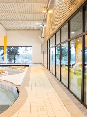 etablissement-public-piscine-fenetre-aluminium-aws60-batistyl